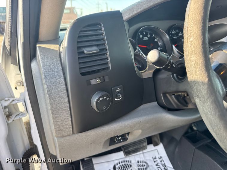 image for item FB7263 2013 Chevrolet Silverado 2500HD Ext. Cab pickup truck