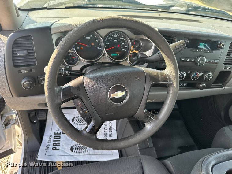 image for item FB7263 2013 Chevrolet Silverado 2500HD Ext. Cab pickup truck