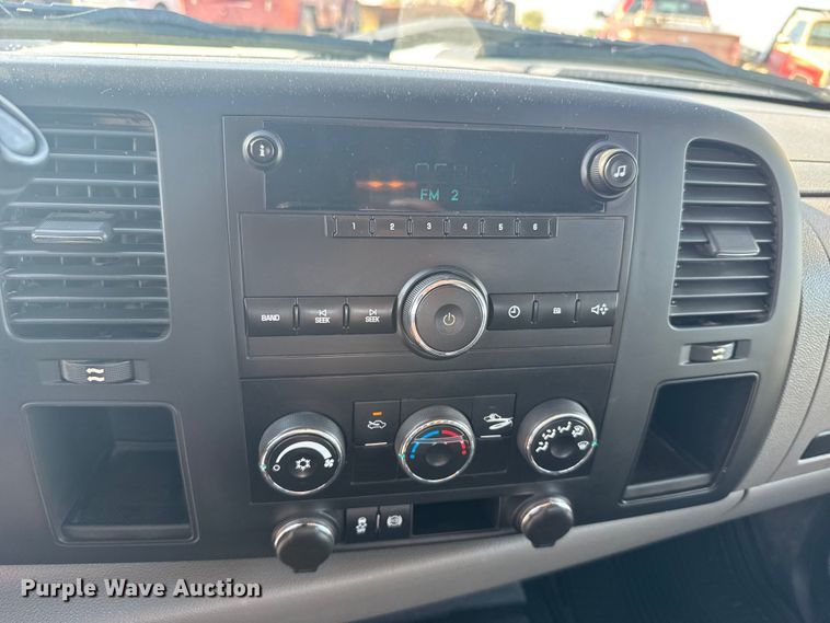 image for item FB7263 2013 Chevrolet Silverado 2500HD Ext. Cab pickup truck