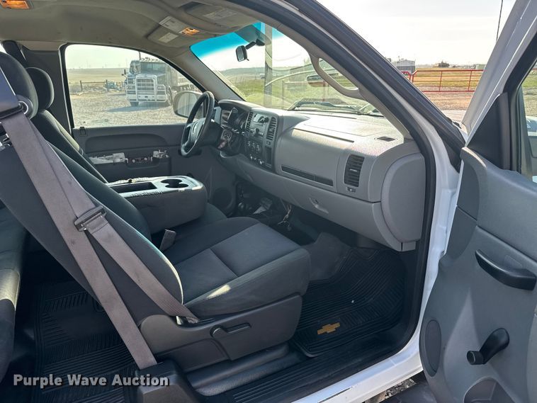 image for item FB7263 2013 Chevrolet Silverado 2500HD Ext. Cab pickup truck