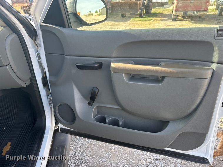 image for item FB7263 2013 Chevrolet Silverado 2500HD Ext. Cab pickup truck