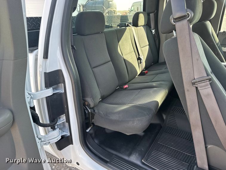 image for item FB7263 2013 Chevrolet Silverado 2500HD Ext. Cab pickup truck