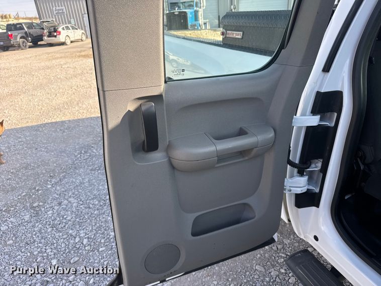 image for item FB7263 2013 Chevrolet Silverado 2500HD Ext. Cab pickup truck
