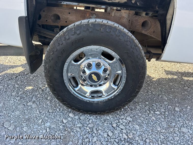 image for item FB7263 2013 Chevrolet Silverado 2500HD Ext. Cab pickup truck
