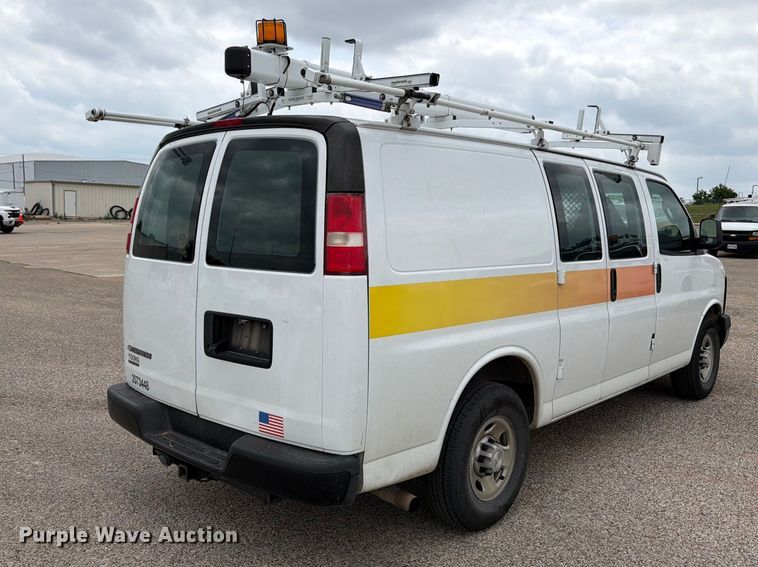 image for item FB8116 2017 Chevrolet Express van