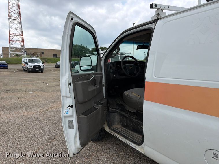 image for item FB8116 2017 Chevrolet Express van