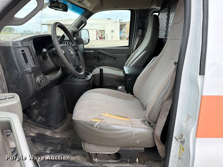 image for item FB8116 2017 Chevrolet Express van