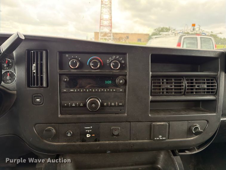 image for item FB8116 2017 Chevrolet Express van