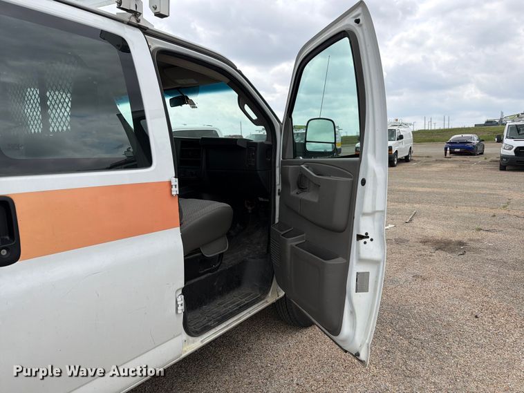 image for item FB8116 2017 Chevrolet Express van