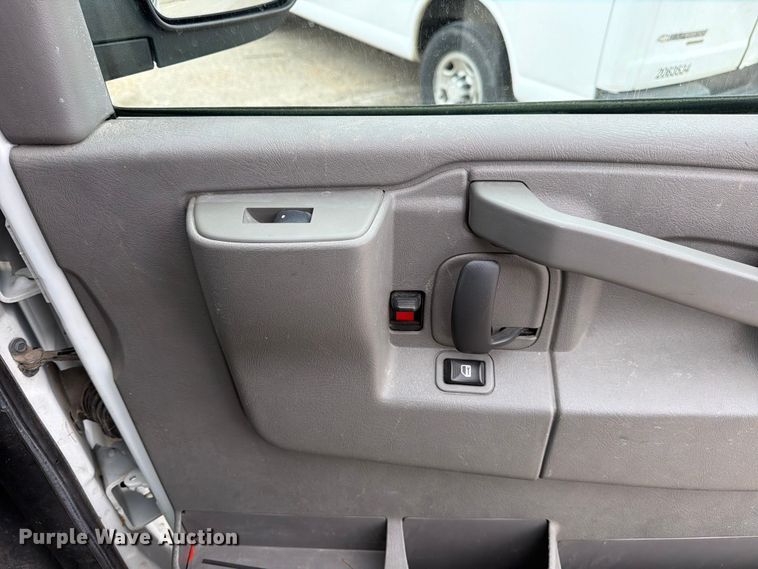 image for item FB8116 2017 Chevrolet Express van