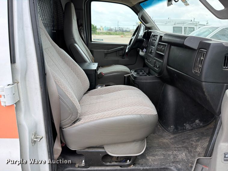 image for item FB8116 2017 Chevrolet Express van