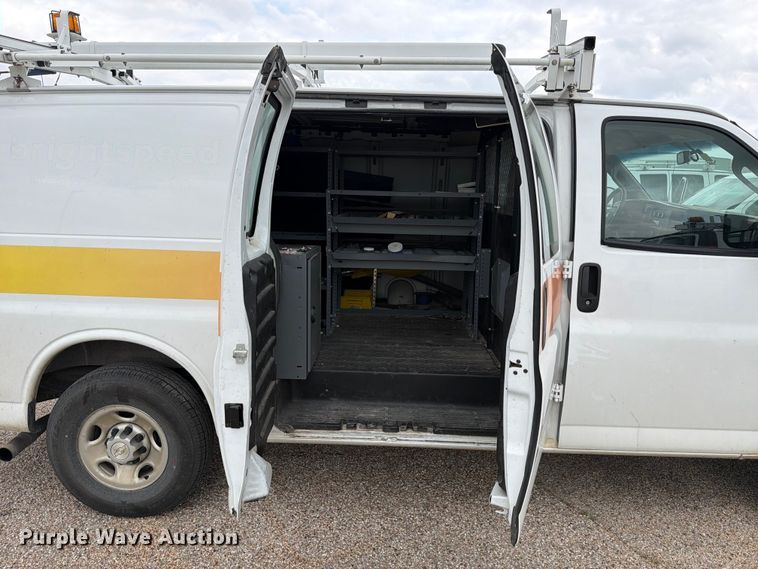 image for item FB8116 2017 Chevrolet Express van