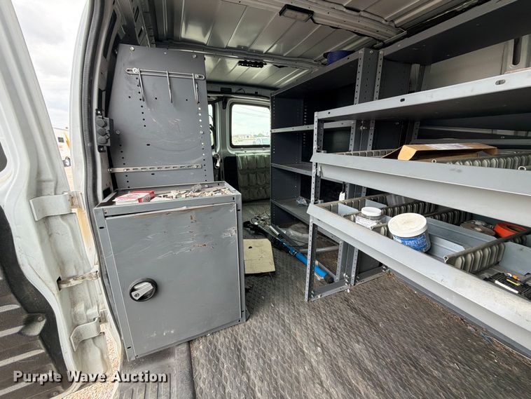 image for item FB8116 2017 Chevrolet Express van