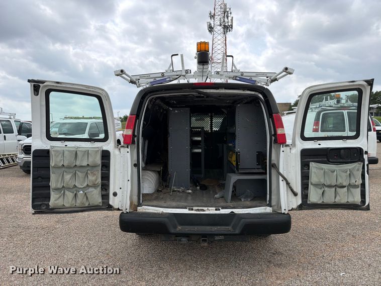 image for item FB8116 2017 Chevrolet Express van