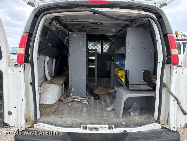 image for item FB8116 2017 Chevrolet Express van