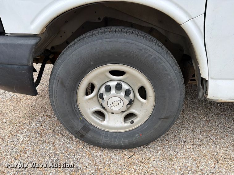 image for item FB8116 2017 Chevrolet Express van