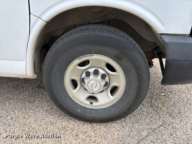 image for item FB8116 2017 Chevrolet Express van
