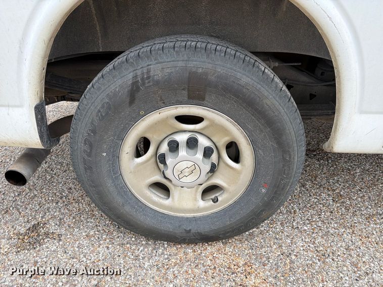 image for item FB8116 2017 Chevrolet Express van