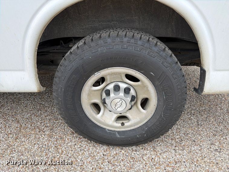 image for item FB8116 2017 Chevrolet Express van