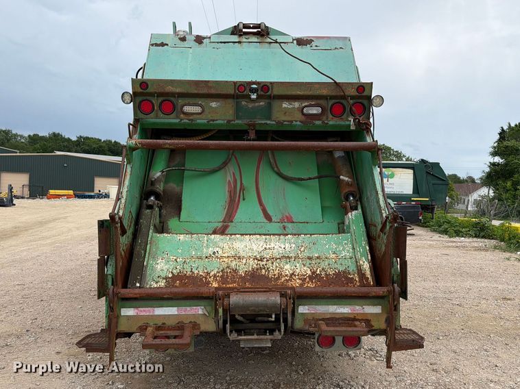 image for item FB8118 2004 Kenworth T300 refuse truck