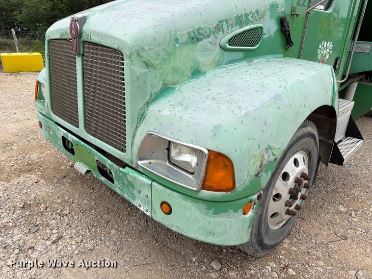 image for item FB8118 2004 Kenworth T300 refuse truck