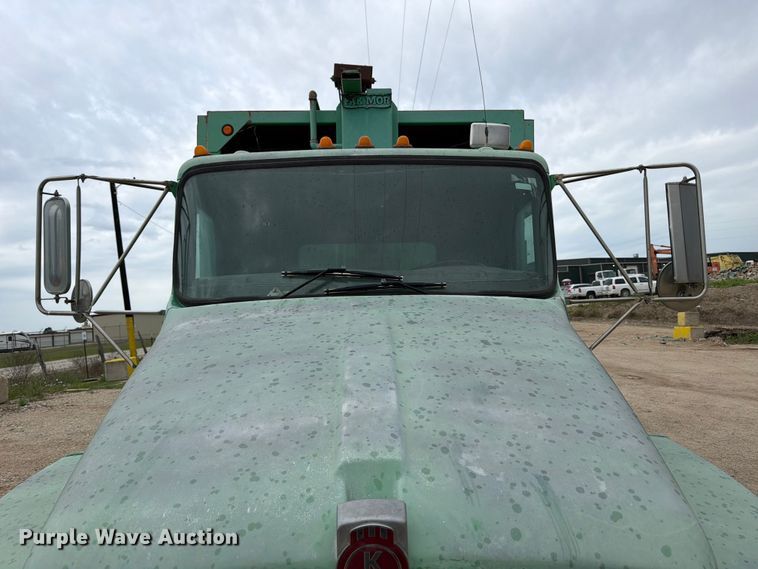 image for item FB8118 2004 Kenworth T300 refuse truck