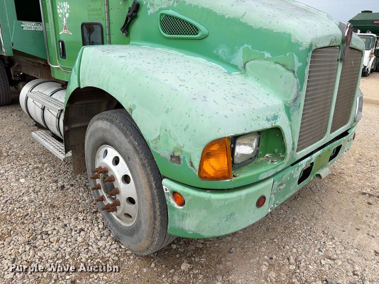 image for item FB8118 2004 Kenworth T300 refuse truck