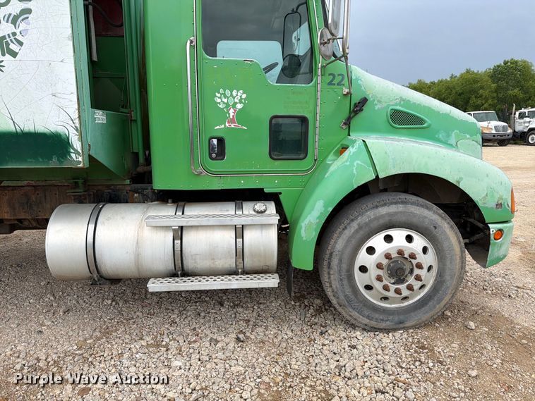 image for item FB8118 2004 Kenworth T300 refuse truck