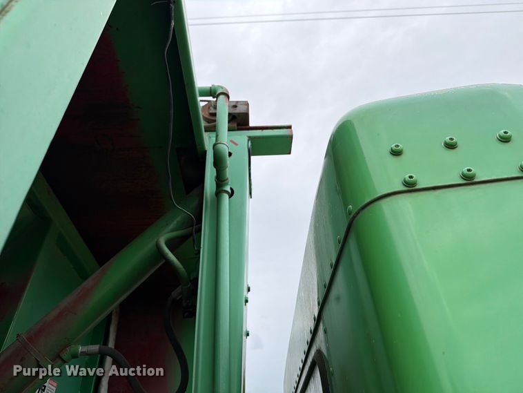 image for item FB8118 2004 Kenworth T300 refuse truck