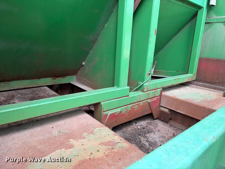 image for item FB8118 2004 Kenworth T300 refuse truck