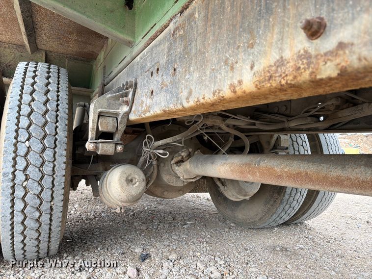 image for item FB8118 2004 Kenworth T300 refuse truck