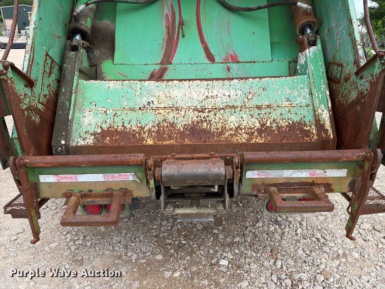 image for item FB8118 2004 Kenworth T300 refuse truck