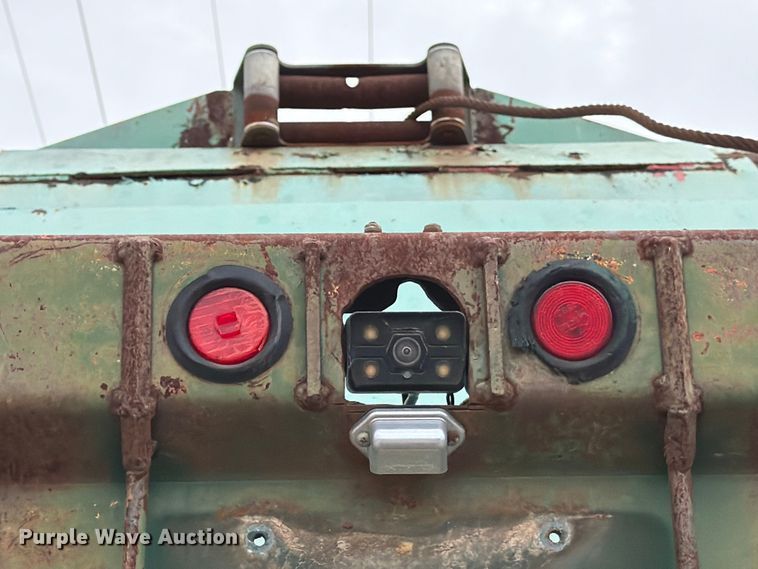 image for item FB8118 2004 Kenworth T300 refuse truck