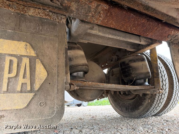 image for item FB8118 2004 Kenworth T300 refuse truck