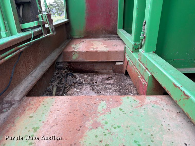 image for item FB8118 2004 Kenworth T300 refuse truck