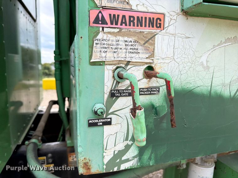 image for item FB8118 2004 Kenworth T300 refuse truck