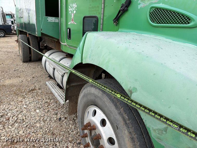 image for item FB8118 2004 Kenworth T300 refuse truck