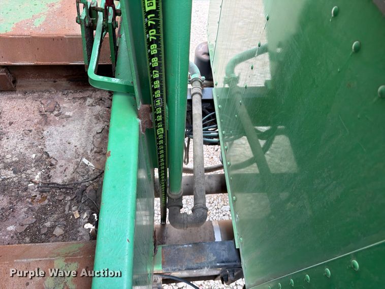 image for item FB8118 2004 Kenworth T300 refuse truck