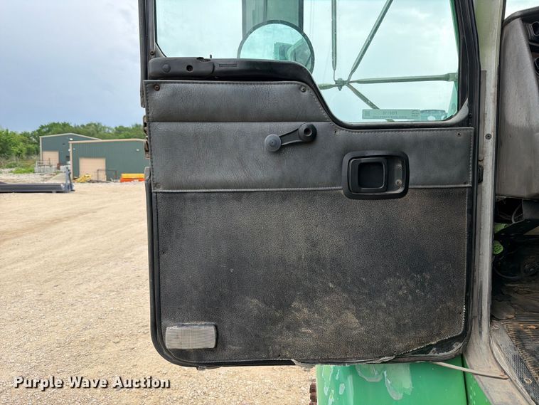 image for item FB8118 2004 Kenworth T300 refuse truck