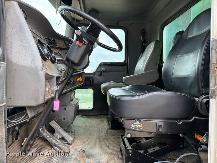 image for item FB8118 2004 Kenworth T300 refuse truck