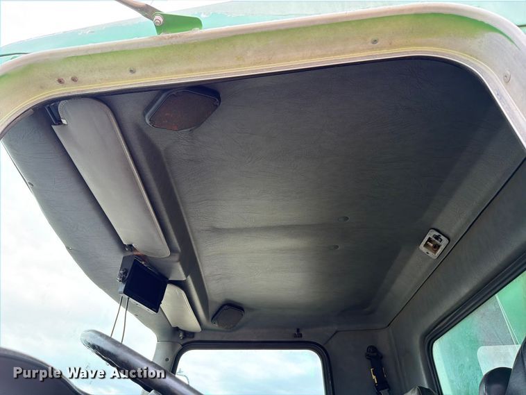 image for item FB8118 2004 Kenworth T300 refuse truck