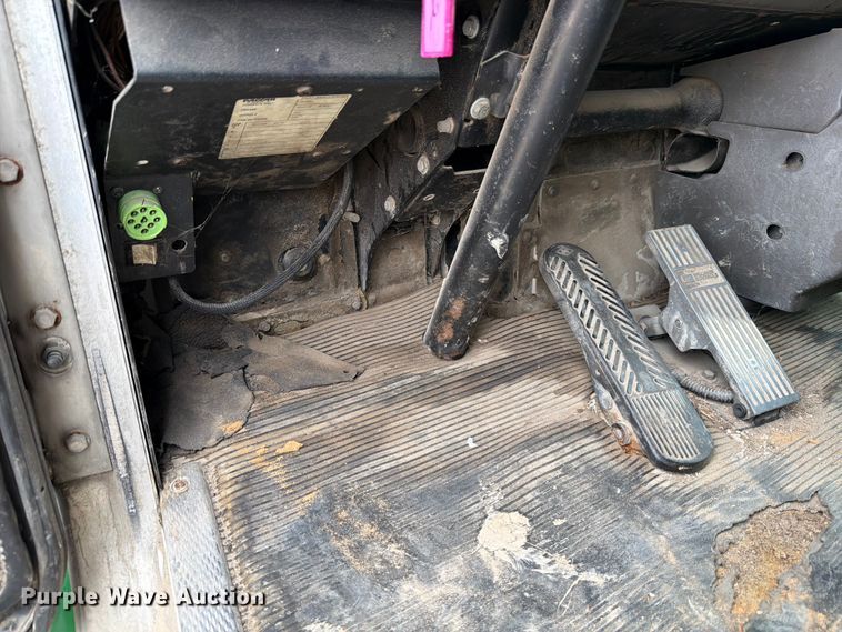 image for item FB8118 2004 Kenworth T300 refuse truck