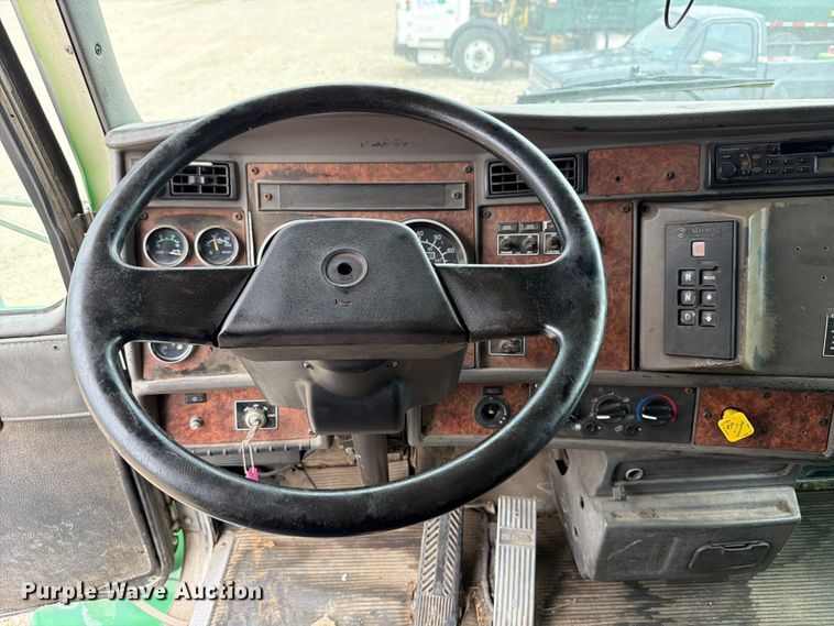 image for item FB8118 2004 Kenworth T300 refuse truck