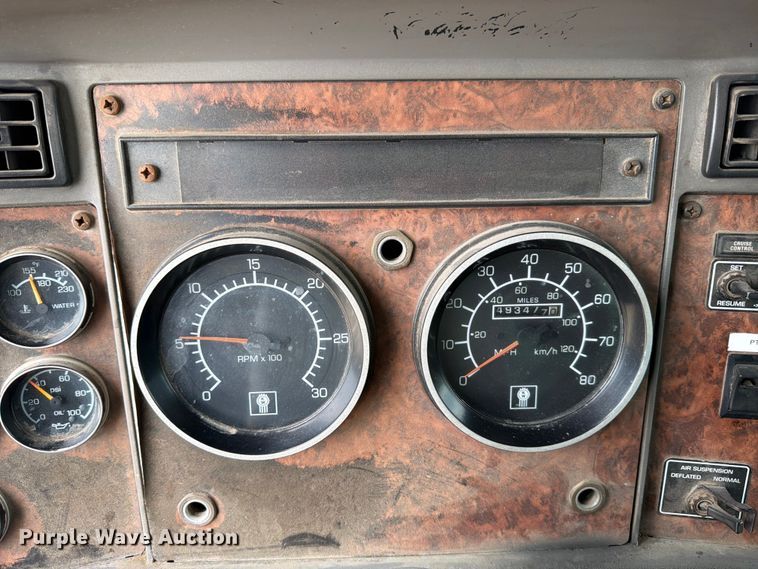 image for item FB8118 2004 Kenworth T300 refuse truck