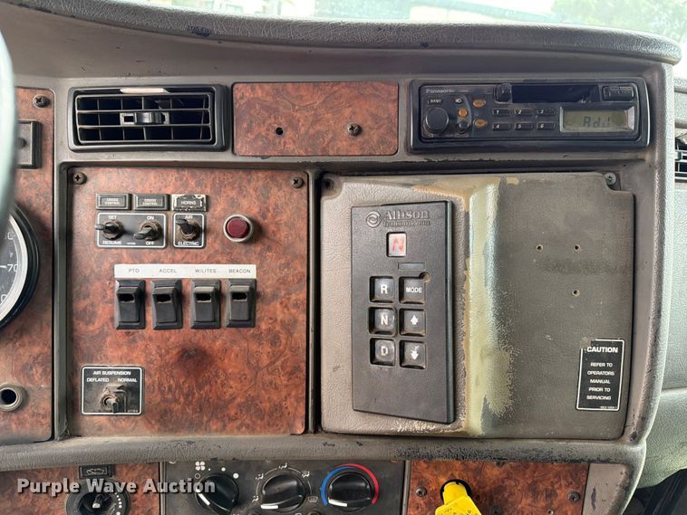 image for item FB8118 2004 Kenworth T300 refuse truck