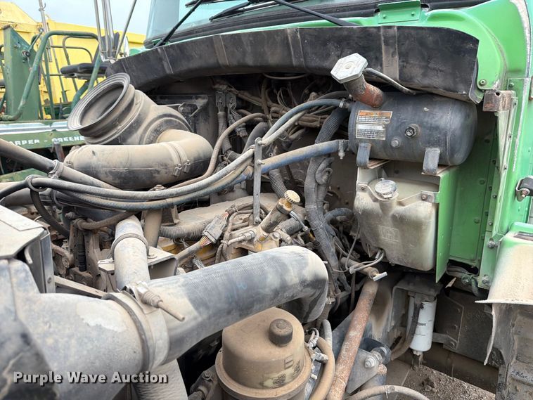 image for item FB8118 2004 Kenworth T300 refuse truck