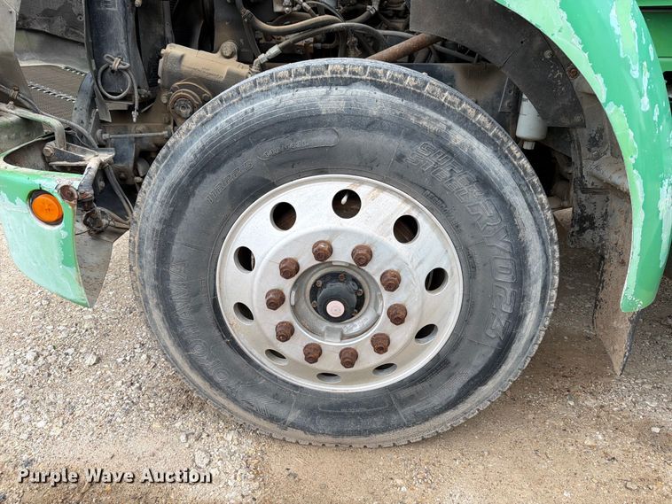 image for item FB8118 2004 Kenworth T300 refuse truck