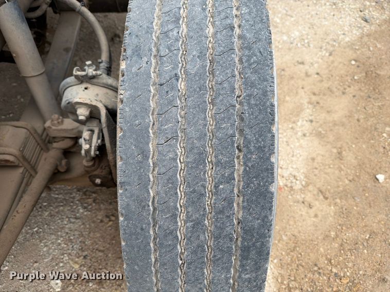 image for item FB8118 2004 Kenworth T300 refuse truck