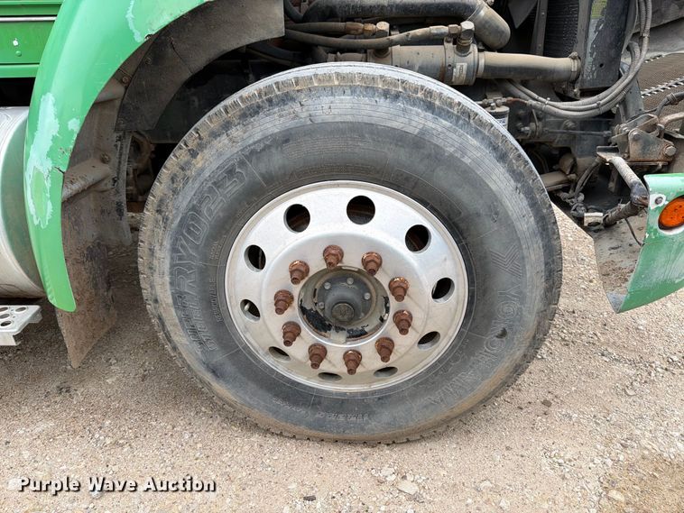 image for item FB8118 2004 Kenworth T300 refuse truck