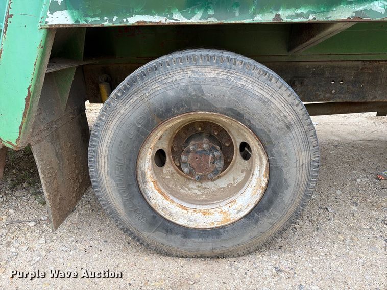 image for item FB8118 2004 Kenworth T300 refuse truck